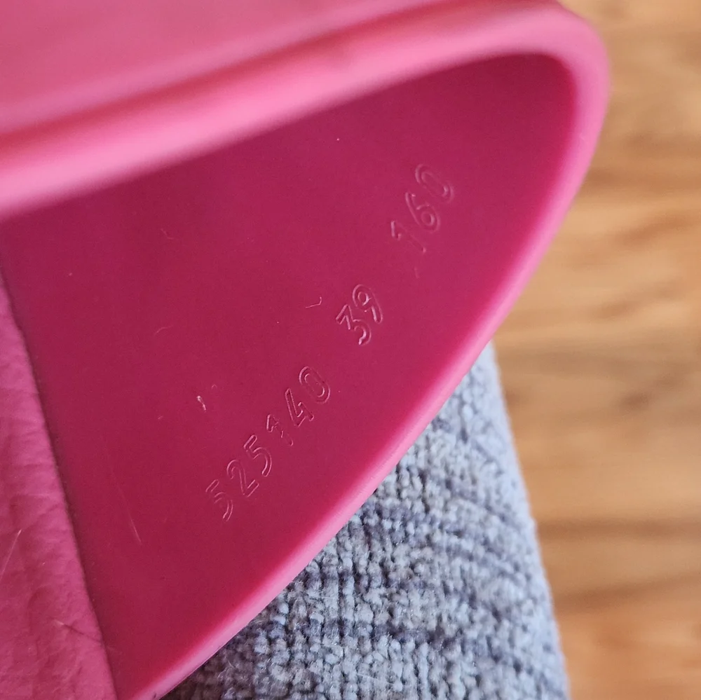 Gucci Pink Slide Sandals - Picture 9 of 15